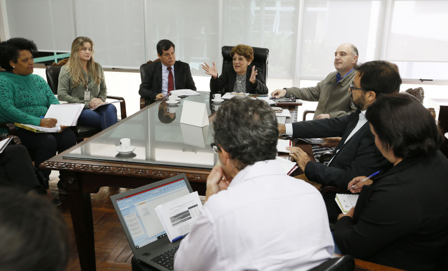 Secretaria Estadual de Educação do Paraná; Reunião com a Secretária Lucia Cortez no gabinete com representantes da APP. 17-04-18. Foto: Hedeson Alves