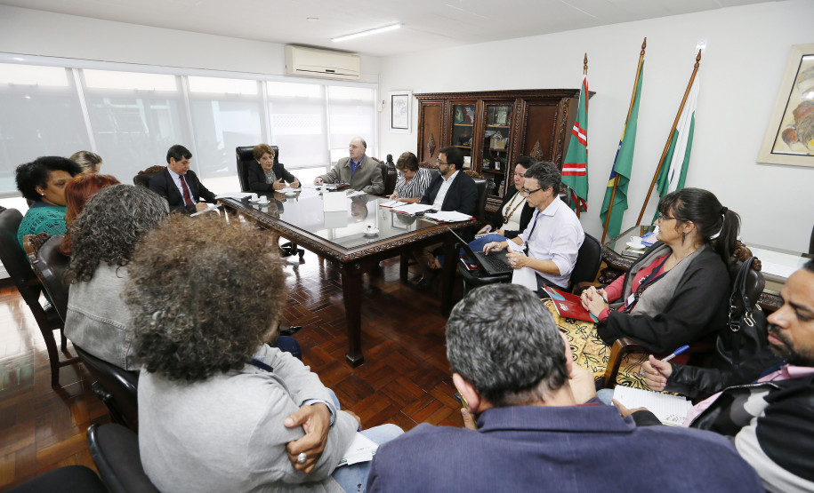 Secretaria Estadual de Educação do Paraná; Reunião com a Secretária Lucia Cortez no gabinete com representantes da APP. 17-04-18. Foto: Hedeson Alves