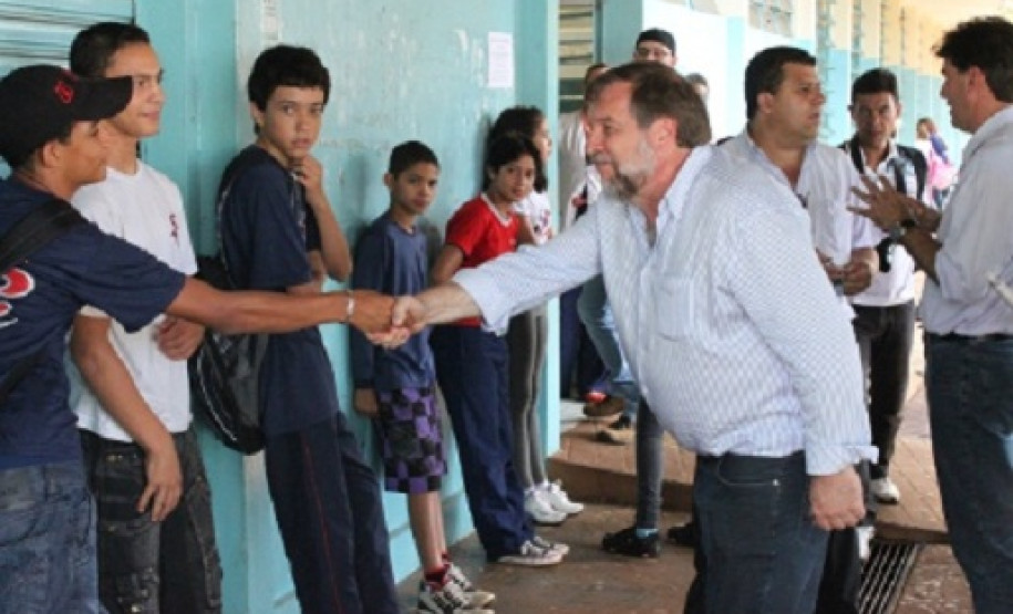 O diretor do Colégio Estadual São Cristóvão, Sebastião Ferreira Filho, contou que aguardava a vinda do secretário para solicitar algumas melhoras no prédio do colégio. “Foi muito importante a visita do Arns, porque ele conheceu a nossa realidade. E o secretário, sendo bem sensível às causas da educação, com certeza nos ajudará”, disse o diretor.