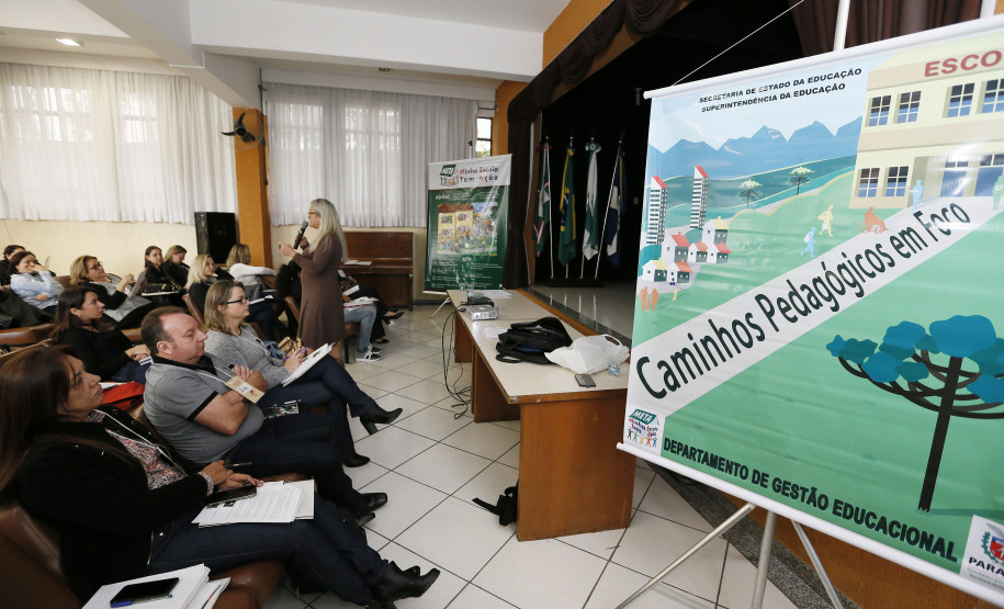 Secretaria Estadual de Educação do Paraná; Caminhos Pedagógicos em Foco no auditório do Colégio Estadual Pedro Macedo, palestras para os pedagogos dos núcleos de educação. 17-04-18. Foto: Hedeson Alves