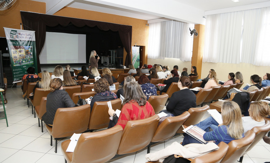 Secretaria Estadual de Educação do Paraná; Caminhos Pedagógicos em Foco no auditório do Colégio Estadual Pedro Macedo, palestras para os pedagogos dos núcleos de educação. 17-04-18. Foto: Hedeson Alves