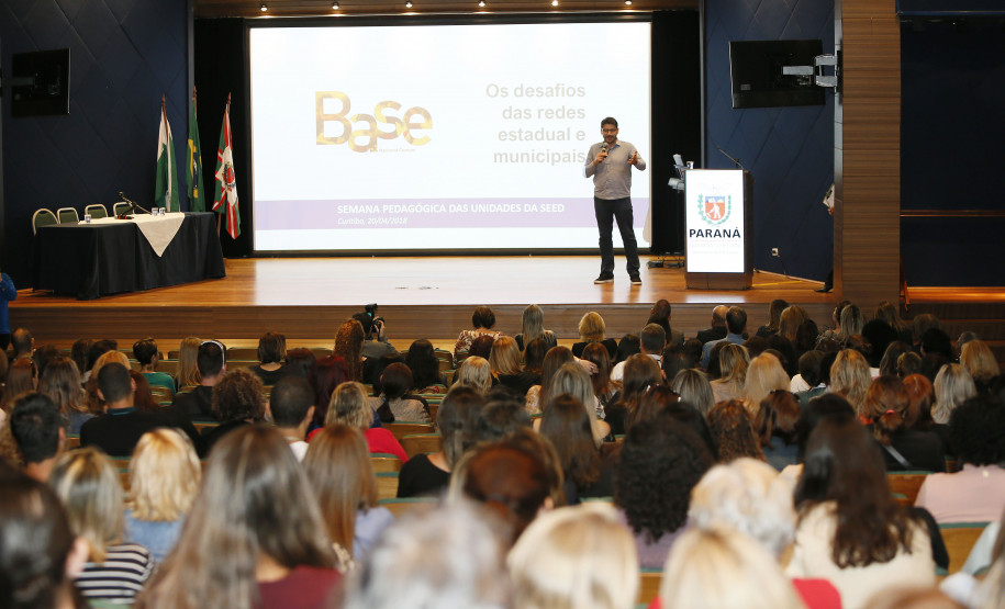 Secretaria Estadual de Educação do Paraná; Semana Pedagógica no auditório da Assossiação Médca do Paraná com a presença da Secretária Lucia Lopez. 20-04-18. Foto: Hedeson Alves