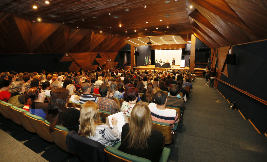 Secretaria Estadual de Educação do Paraná; Semana Pedagógica no auditório da Assossiação Médca do Paraná com a presença da Secretária Lucia Lopez. 20-04-18. Foto: Hedeson Alves