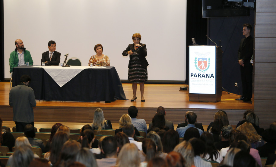 Secretaria Estadual de Educação do Paraná; Semana Pedagógica no auditório da Assossiação Médca do Paraná com a presença da Secretária Lucia Lopez. 20-04-18. Foto: Hedeson Alves
