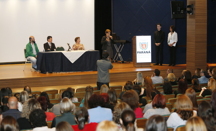 Secretaria Estadual de Educação do Paraná; Semana Pedagógica no auditório da Assossiação Médca do Paraná com a presença da Secretária Lucia Lopez. 20-04-18. Foto: Hedeson Alves