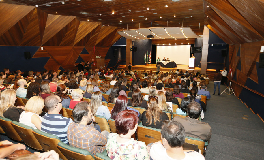 Secretaria Estadual de Educação do Paraná; Semana Pedagógica no auditório da Assossiação Médca do Paraná com a presença da Secretária Lucia Lopez. 20-04-18. Foto: Hedeson Alves