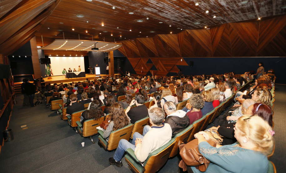 Secretaria Estadual de Educação do Paraná; Semana Pedagógica no auditório da Assossiação Médca do Paraná com a presença da Secretária Lucia Lopez. 20-04-18. Foto: Hedeson Alves