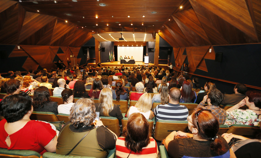 Secretaria Estadual de Educação do Paraná; Semana Pedagógica no auditório da Assossiação Médca do Paraná com a presença da Secretária Lucia Lopez. 20-04-18. Foto: Hedeson Alves