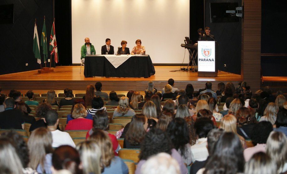Secretaria Estadual de Educação do Paraná; Semana Pedagógica no auditório da Assossiação Médca do Paraná com a presença da Secretária Lucia Lopez. 20-04-18. Foto: Hedeson Alves