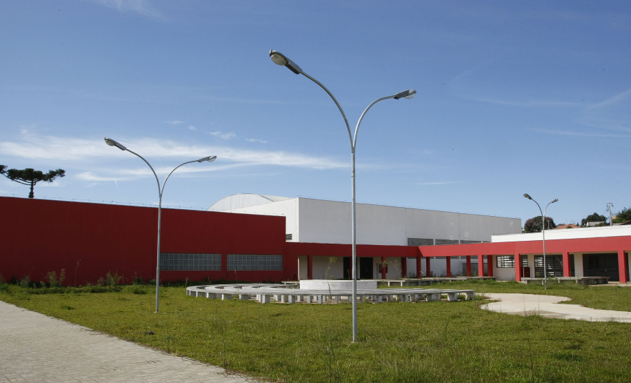 Secretaria de Estado da Educação do Paraná, CEEP de Almirante Tamandaré pronto para inicio das aulas. 26-01-15. Foto: Hedeson Alves