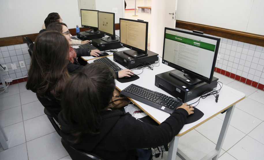 Secretaria Estadual de Educação do Paraná; CEEP Erotides A.Nichele em Fazenda Rio Grande que oferta cursos técnico. 16-04-18. Foto: Hedeson Alves