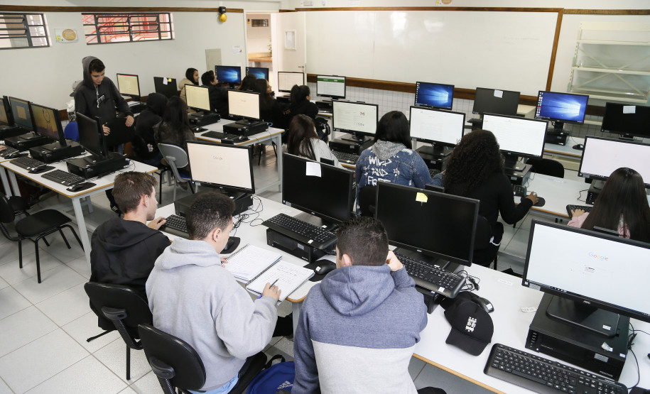 Secretaria Estadual de Educação do Paraná; CEEP Erotides A.Nichele em Fazenda Rio Grande que oferta cursos técnico. 16-04-18. Foto: Hedeson Alves