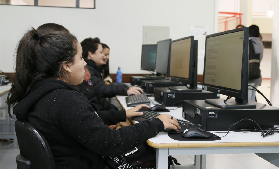 Secretaria Estadual de Educação do Paraná; CEEP Erotides A.Nichele em Fazenda Rio Grande que oferta cursos técnico. 16-04-18. Foto: Hedeson Alves