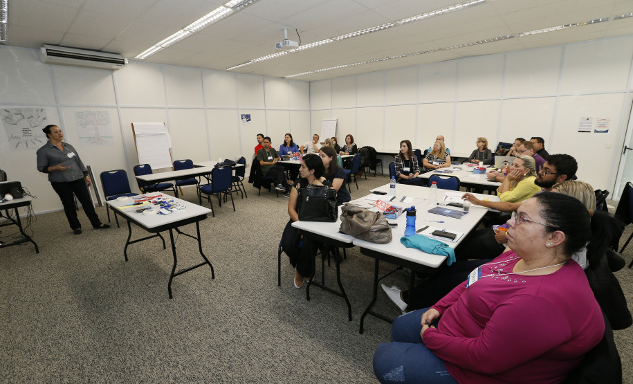 Secretaria Estadual de Educação do Paraná; Curso de empreendedorismo no SEBRAE para professores e técnicos dos núcleos regionais de educação. 24-04-18. Foto: Hedeson Alves