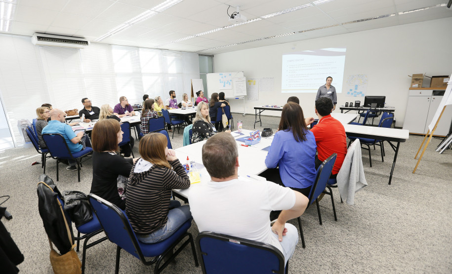 Secretaria Estadual de Educação do Paraná; Curso de empreendedorismo no SEBRAE para professores e técnicos dos núcleos regionais de educação. 24-04-18. Foto: Hedeson Alves