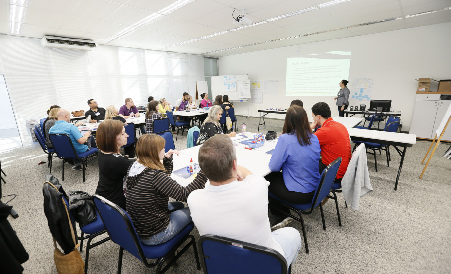 Secretaria Estadual de Educação do Paraná; Curso de empreendedorismo no SEBRAE para professores e técnicos dos núcleos regionais de educação. 24-04-18. Foto: Hedeson Alves