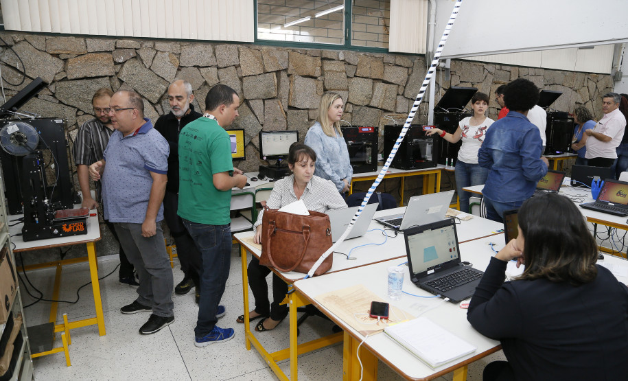 Secretaria Estadual de Educação do Paraná; Cursos para técnico dos núcleos regionais para apresentar o SEED LAB. 26-04-18. Foto: Hedeson Alves