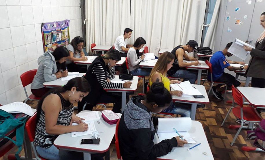 Cerca de 300 mil alunos de todas as escolas do Paraná fizeram nesta quinta-feira (26) as provas de Língua Portuguesa e Matemática do Sistema de Avaliação da Educação Básica do Paraná (Saep).