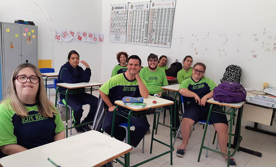 Cerca de 300 mil alunos de todas as escolas do Paraná fizeram nesta quinta-feira (26) as provas de Língua Portuguesa e Matemática do Sistema de Avaliação da Educação Básica do Paraná (Saep).