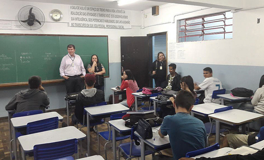 Cerca de 300 mil alunos de todas as escolas do Paraná fizeram nesta quinta-feira (26) as provas de Língua Portuguesa e Matemática do Sistema de Avaliação da Educação Básica do Paraná (Saep).