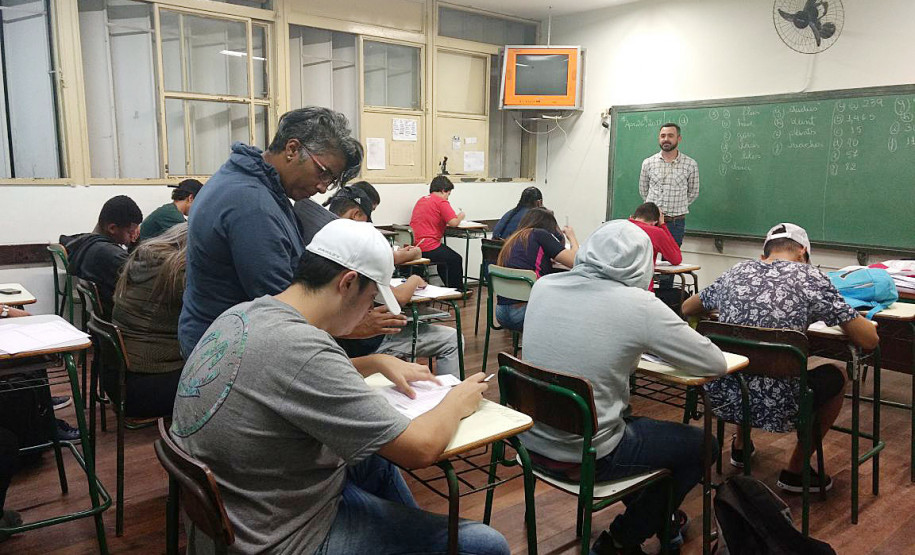Cerca de 300 mil alunos de todas as escolas do Paraná fizeram nesta quinta-feira (26) as provas de Língua Portuguesa e Matemática do Sistema de Avaliação da Educação Básica do Paraná (Saep).