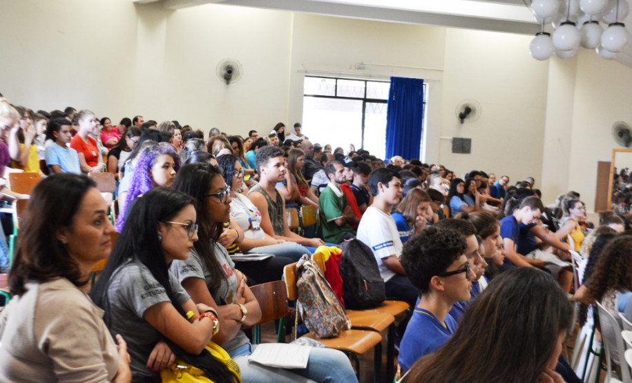 Na sexta-feira (20), o Núcleo Regional de Educação de Cascavel reuniu cerca de 300 estudantes no 1º Encontro de Grêmios Estudantis e Representantes de Turma, com participação de 93 escolas estaduais