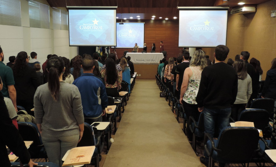O Núcleo Regional de Educação de Guarapuava realizou nesta terça-feira (24) o 2º Encontro da Organização Estudantil, reunindo grêmios de 27 escolas estaduais da região. Cerca de 150 alunos assistiram a palestras sobre o mundo do trabalho e empreendedorismo, além de participarem de oficinas sobre robótica, fotografia e vídeo, primeiros socorros, nutrição, oratória e física experimental. As atividades foram realizadas na Faculdade Campo Real, em Guarapuava.