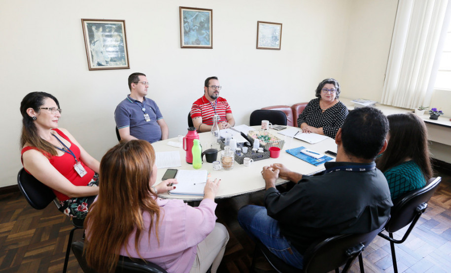 Representantes do Departamento de Educação e Trabalho, Ministério do Trabalho (MTE) e Colégio Estadual do Paraná, se reuniram nessa quarta-feira (25), em Curitiba, para discutir o Curso Técnico em Produção de Áudio e Vídeo