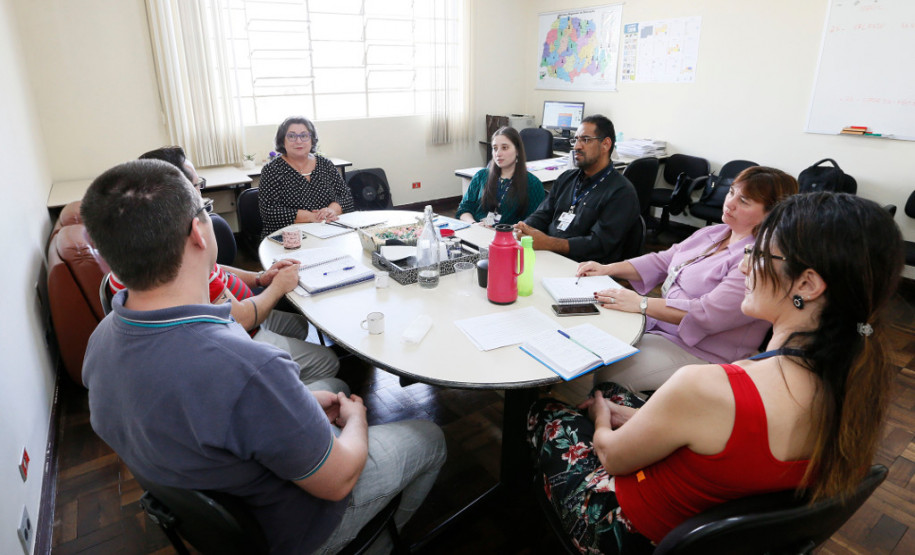 Representantes do Departamento de Educação e Trabalho, Ministério do Trabalho (MTE) e Colégio Estadual do Paraná, se reuniram nessa quarta-feira (25), em Curitiba, para discutir o Curso Técnico em Produção de Áudio e Vídeo
