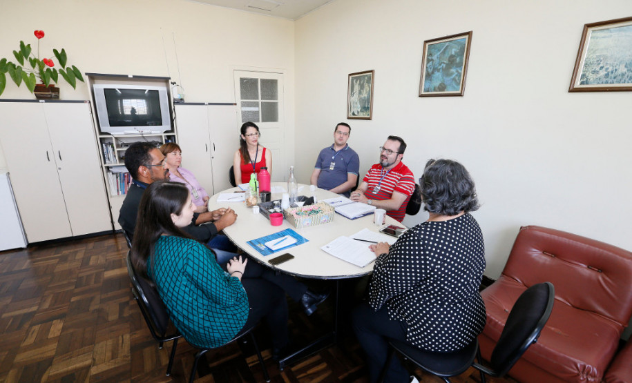 Representantes do Departamento de Educação e Trabalho, Ministério do Trabalho (MTE) e Colégio Estadual do Paraná, se reuniram nessa quarta-feira (25), em Curitiba, para discutir o Curso Técnico em Produção de Áudio e Vídeo