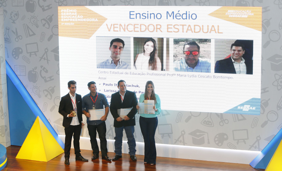 Secretaria Estadual de Educação do Paraná; Entrega do Prêmio Empreededorismo no auditório do Sebrae, CEEP Centro Estadual de Educação Profissional Professora Maria Lydia Cescato Bomtempo de Assai foi a vencedora na categoria Ensino Médio. 27-04-18. Foto: Hedeson Alves