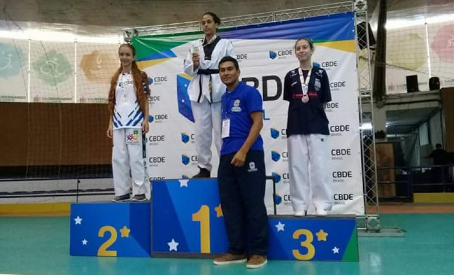 A estudante Fabiana Nayara da Silva Santiago, de 16 anos, vai a compor a delegação brasileira na 17° da Gymnasiade, maior competição esportiva escolar do mundo, que acontece entre 02 e 09 de maio, em Marrakesh, no Marrocos. Aluna do Colégio Estadual São João, em Cascavel, ela participará do torneio organizado pela Federação Internacional do Desporto Escolar e que reúne estudantes de vários países, em diferentes modalidades esportivas.