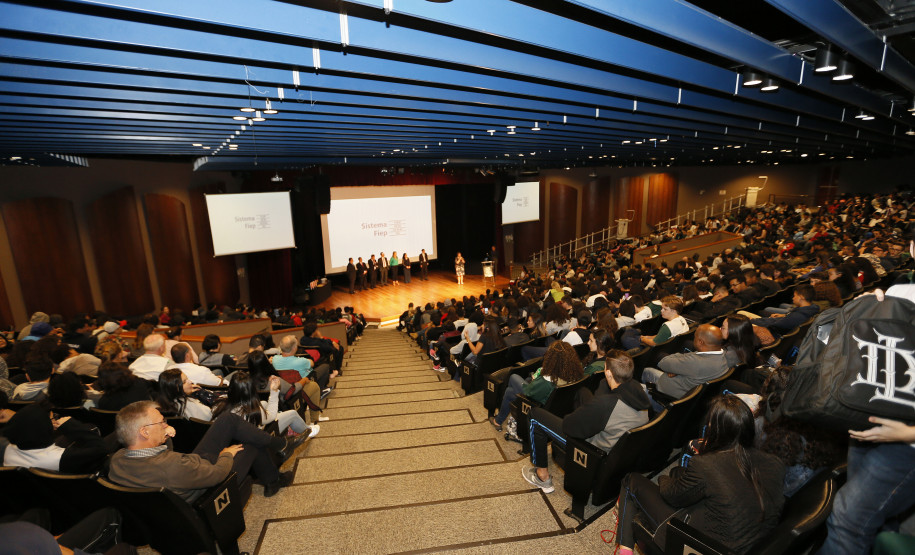 Maio será o mês da Matemática no Paraná Secretaria Estadual de Educação do Paraná; Abertura do Festival de Matemática no teatro da Fiep em Curitiba com a presença da Superintendente da EducaçãoInes Carnieletto. 07-05-18. Foto: Hedeson Alves