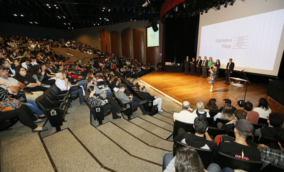 Maio será o mês da Matemática no Paraná Secretaria Estadual de Educação do Paraná; Abertura do Festival de Matemática no teatro da Fiep em Curitiba com a presença da Superintendente da EducaçãoInes Carnieletto. 07-05-18. Foto: Hedeson Alves