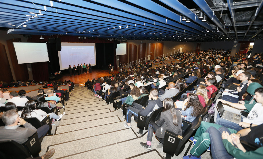 Maio será o mês da Matemática no Paraná Secretaria Estadual de Educação do Paraná; Abertura do Festival de Matemática no teatro da Fiep em Curitiba com a presença da Superintendente da EducaçãoInes Carnieletto. 07-05-18. Foto: Hedeson Alves