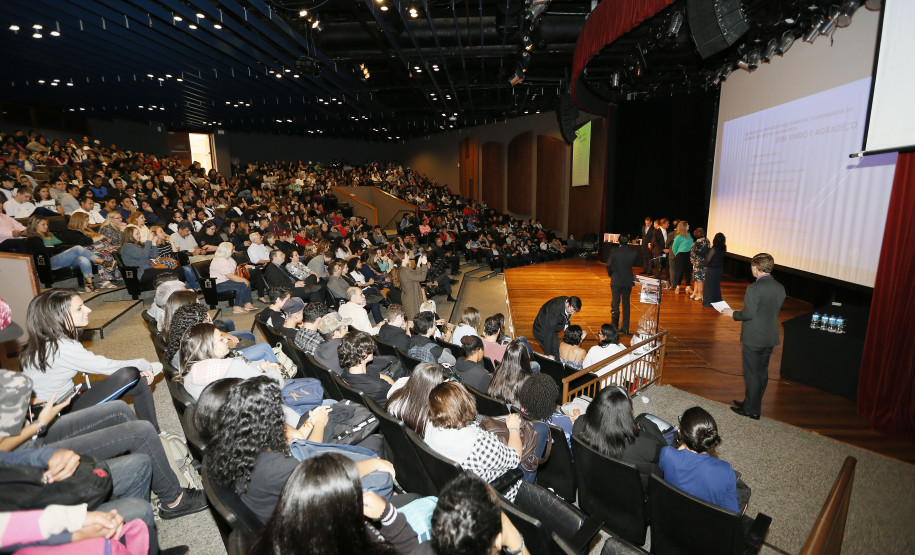 Maio será o mês da Matemática no Paraná Secretaria Estadual de Educação do Paraná; Abertura do Festival de Matemática no teatro da Fiep em Curitiba com a presença da Superintendente da EducaçãoInes Carnieletto. 07-05-18. Foto: Hedeson Alves