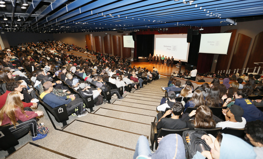 Maio será o mês da Matemática no Paraná Secretaria Estadual de Educação do Paraná; Abertura do Festival de Matemática no teatro da Fiep em Curitiba com a presença da Superintendente da EducaçãoInes Carnieletto. 07-05-18. Foto: Hedeson Alves