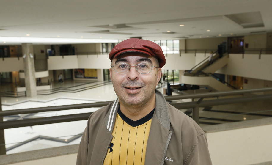 Maio será o mês da Matemática no Paraná Secretaria Estadual de Educação do Paraná; Abertura do Festival de Matemática no teatro da Fiep em Curitiba com a presença da Superintendente da EducaçãoInes Carnieletto, na foto o professor Roberto Bonnet. 07-05-18. Foto: Hedeson Alves