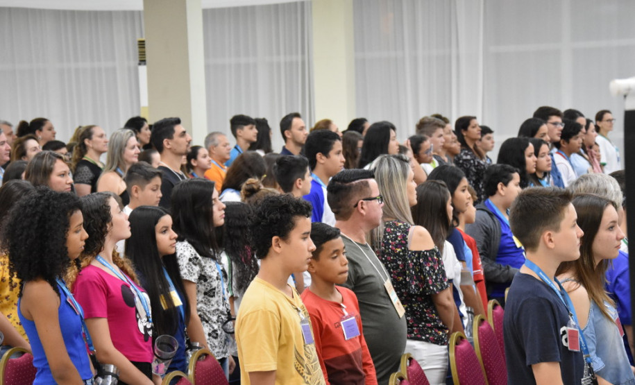 Estudantes com idade entre 11 e 14 anos do Ensino Fundamental de 128 escolas da rede pública (municipal e estadual) e particular, apresentam entre os dias 7 e 11, em Foz do Iguaçu (Oeste do Estado), propostas socioambientais para preservação dos recursos hídricos brasileiros. Os trabalhos serão expostos na 5° Conferência Estadual Infantojuvenil pelo Meio Ambiente que tem como tema “Vamos cuidar do Brasil Cuidando das Águas”.