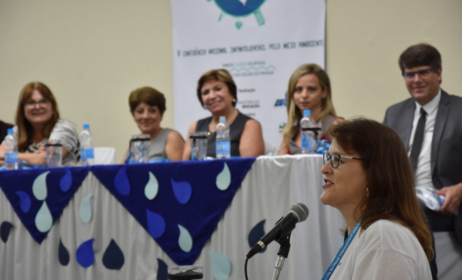 Estudantes com idade entre 11 e 14 anos do Ensino Fundamental de 128 escolas da rede pública (municipal e estadual) e particular, apresentam entre os dias 7 e 11, em Foz do Iguaçu (Oeste do Estado), propostas socioambientais para preservação dos recursos hídricos brasileiros. Os trabalhos serão expostos na 5° Conferência Estadual Infantojuvenil pelo Meio Ambiente que tem como tema “Vamos cuidar do Brasil Cuidando das Águas”.