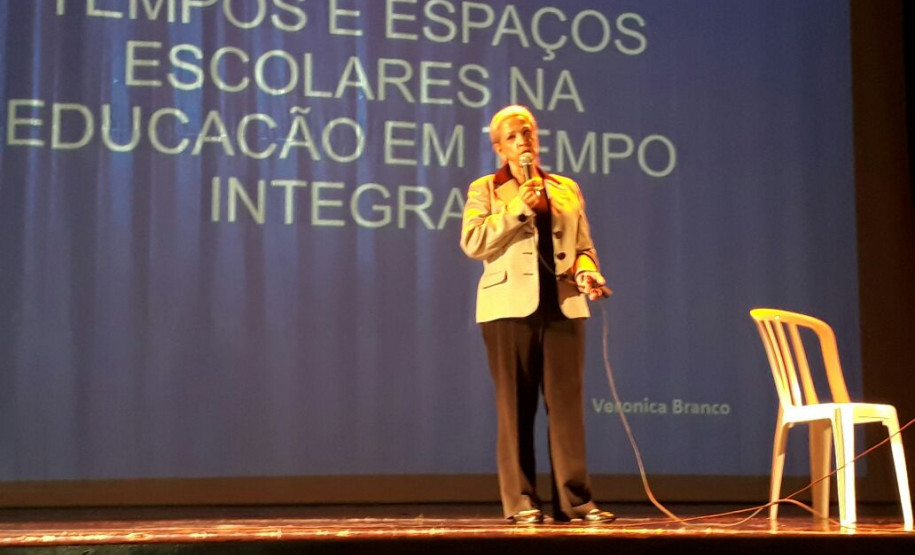 Mais de 700 coordenadores regionais e municipais de 86 cidades vinculadas a oito Núcleo Regionais de Educação (NREs), participaram na semana passada do seminário de Formação do Pacto Nacional de Alfabetização na Idade Certa (PNAIC).