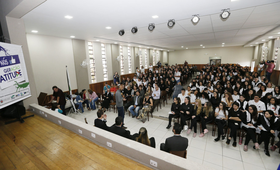 Secretaria Estadual de Educação do Paraná; Colégio Estadual Sagrada Familia em Campo Largo, palestra com representantes dos três poderes, Geração Atitute. 11-05-18. Foto: Hedeson Alves