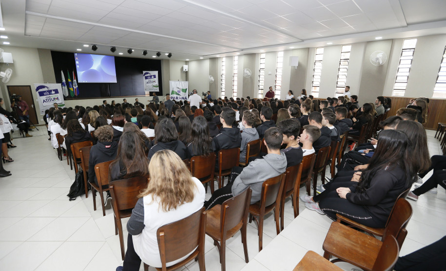 Secretaria Estadual de Educação do Paraná; Colégio Estadual Sagrada Familia em Campo Largo, palestra com representantes dos três poderes, Geração Atitute. 11-05-18. Foto: Hedeson Alves