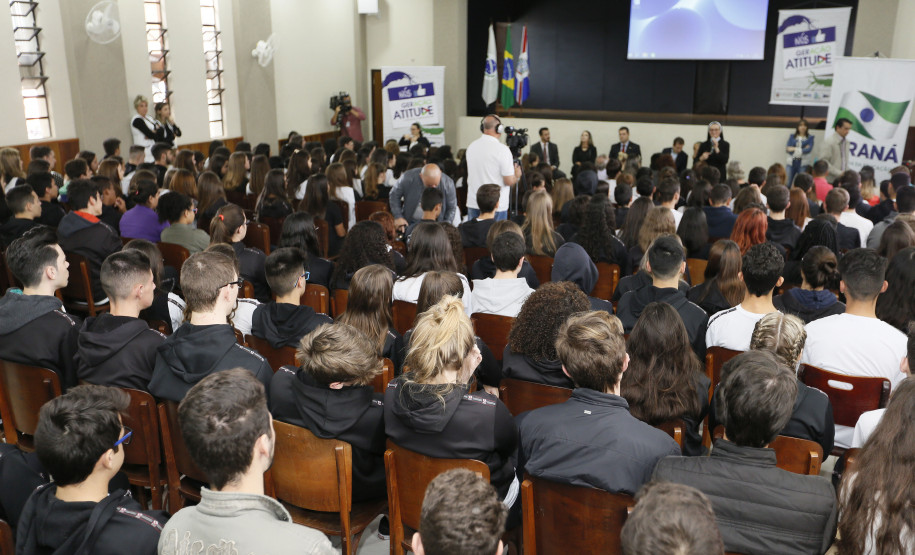 Secretaria Estadual de Educação do Paraná; Colégio Estadual Sagrada Familia em Campo Largo, palestra com representantes dos três poderes, Geração Atitute. 11-05-18. Foto: Hedeson Alves