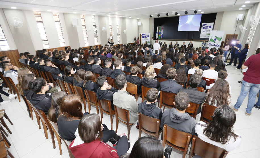 Secretaria Estadual de Educação do Paraná; Colégio Estadual Sagrada Familia em Campo Largo, palestra com representantes dos três poderes, Geração Atitute. 11-05-18. Foto: Hedeson Alves