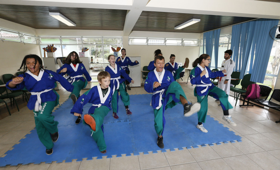 Secretaria Estadual de Educação do Paraná; Vila da Cidadania em Piraquara, alunos de diversos colégios participam de oficinas oferecidas dentro da cidade mirin como atividades de culinária, esporte, jardinagem entre outras. 17-04-18. Foto: Hedeson Alves