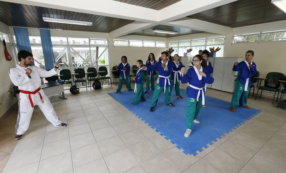 Secretaria Estadual de Educação do Paraná; Vila da Cidadania em Piraquara, alunos de diversos colégios participam de oficinas oferecidas dentro da cidade mirin como atividades de culinária, esporte, jardinagem entre outras. 17-04-18. Foto: Hedeson Alves