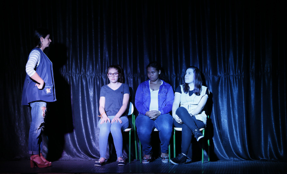 Secretaria Estadual de Educação do Paraná; Colégio Estadual Roberto Langer Júnior que tem projetos contra a prática de bullyng como peça de teatro, na foto encenação da peça teatral Bullyng Qual a Graça?. 02-05-18. Foto: Hedeson Alves