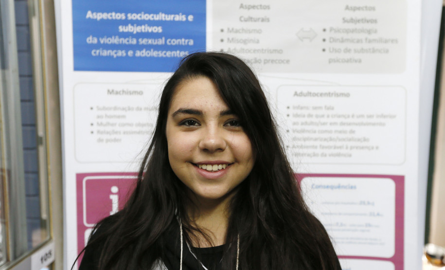 Secretaria Estadual de Educação do Paraná; Auditório do DPTE reune alunos da rede estadual de educaçao para debater o dia 18 de maio Dia Nacional de Combate ao Abuso e à Exploração Sexual de Crianças e Adolescentes, na foto a aluna Christine Mafuz de Souza. 17-05-18. Foto: Hedeson Alves