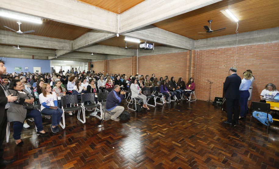 Secretaria Estadual de Educação do Paraná; Auditório do DPTE reune alunos da rede estadual de educaçao para debater o dia 18 de maio Dia Nacional de Combate ao Abuso e à Exploração Sexual de Crianças e Adolescentes. 17-05-18. Foto: Hedeson Alves